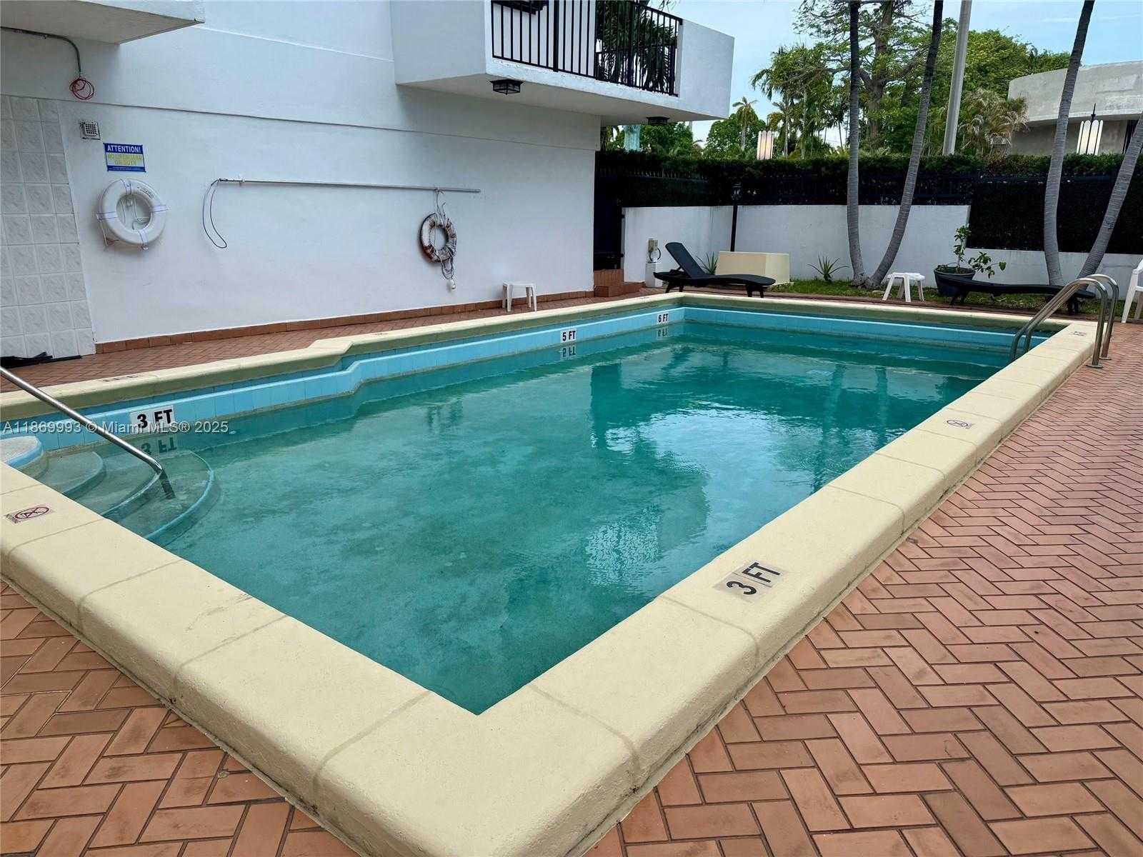 Small Image of 1900 MERIDIAN AVE #301, Miami Beach Number 17