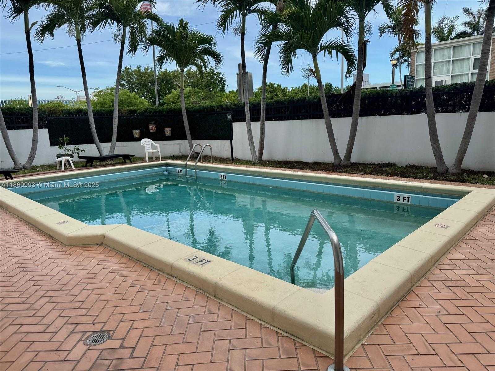 Small Image of 1900 MERIDIAN AVE #301, Miami Beach Number 18