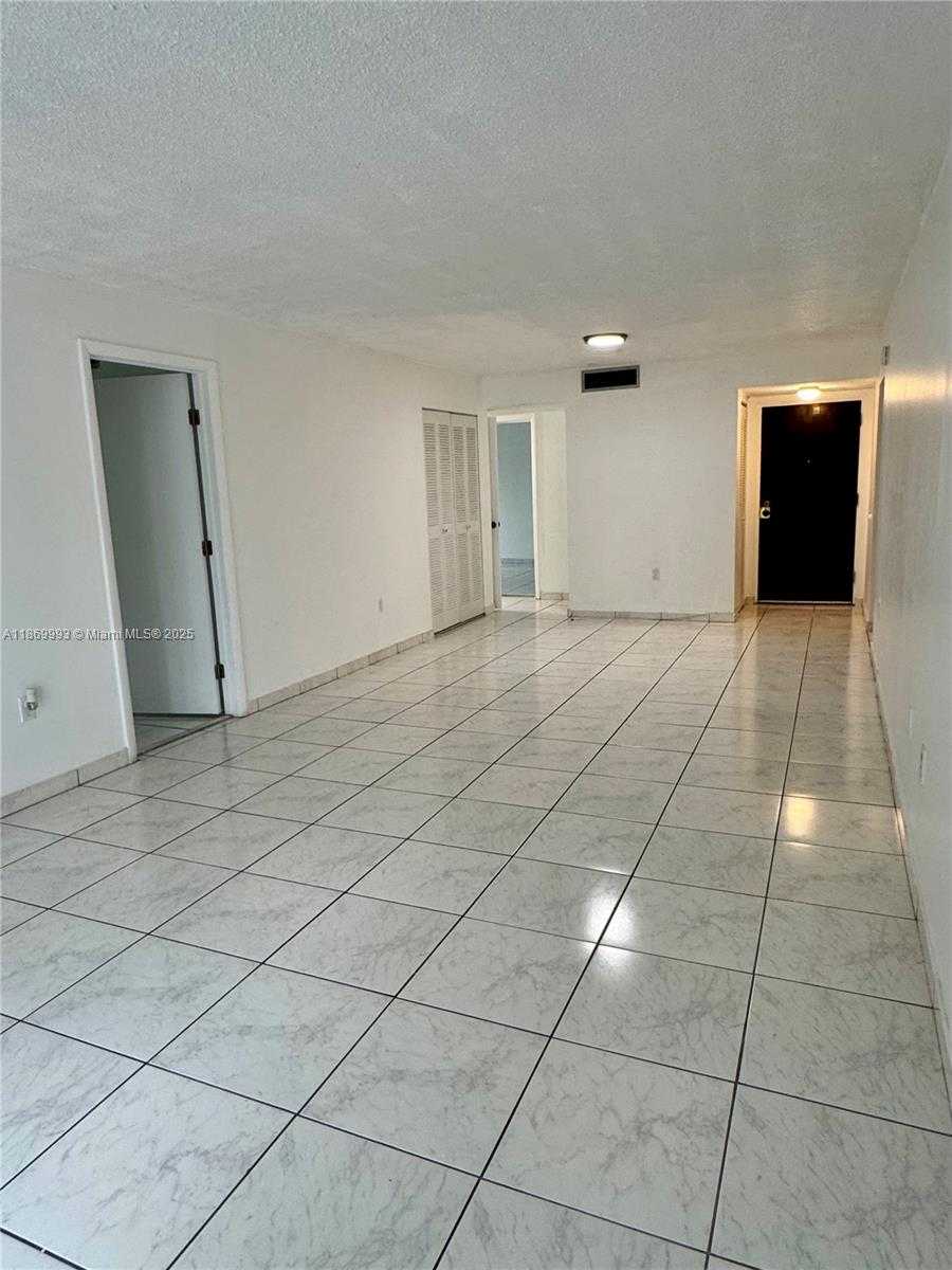 Small Image of 1900 MERIDIAN AVE #301, Miami Beach Number 2