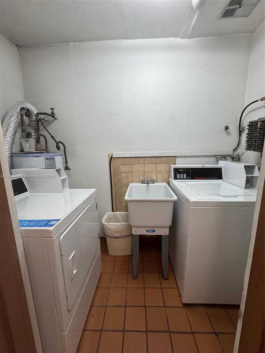 Small Image of 1900 MERIDIAN AVE #301, Miami Beach Number 20