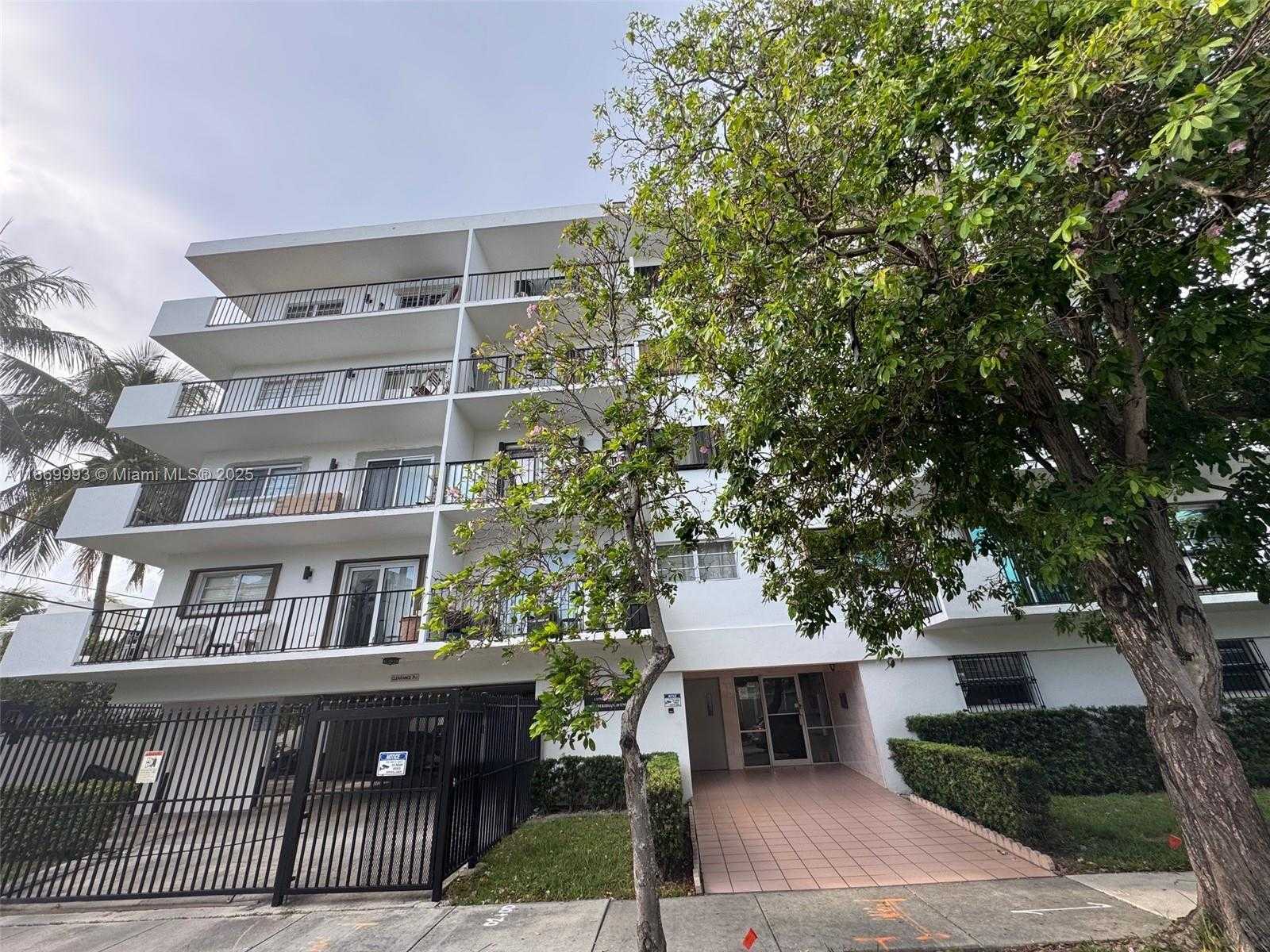 Small Image of 1900 MERIDIAN AVE #301, Miami Beach Number 23