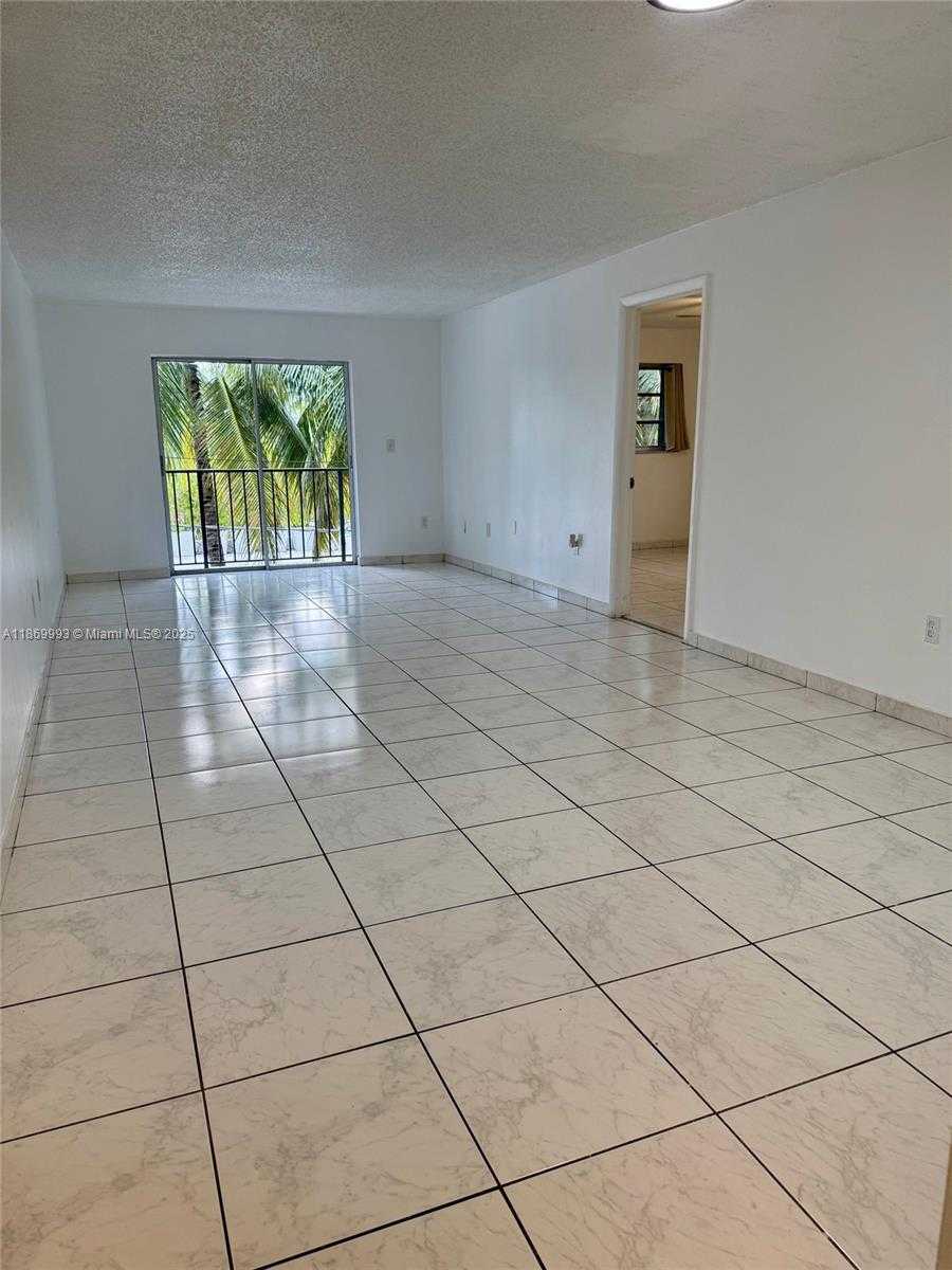 Small Image of 1900 MERIDIAN AVE #301, Miami Beach Number 3