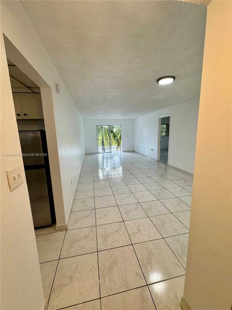 Small Image of 1900 MERIDIAN AVE #301, Miami Beach Number 4