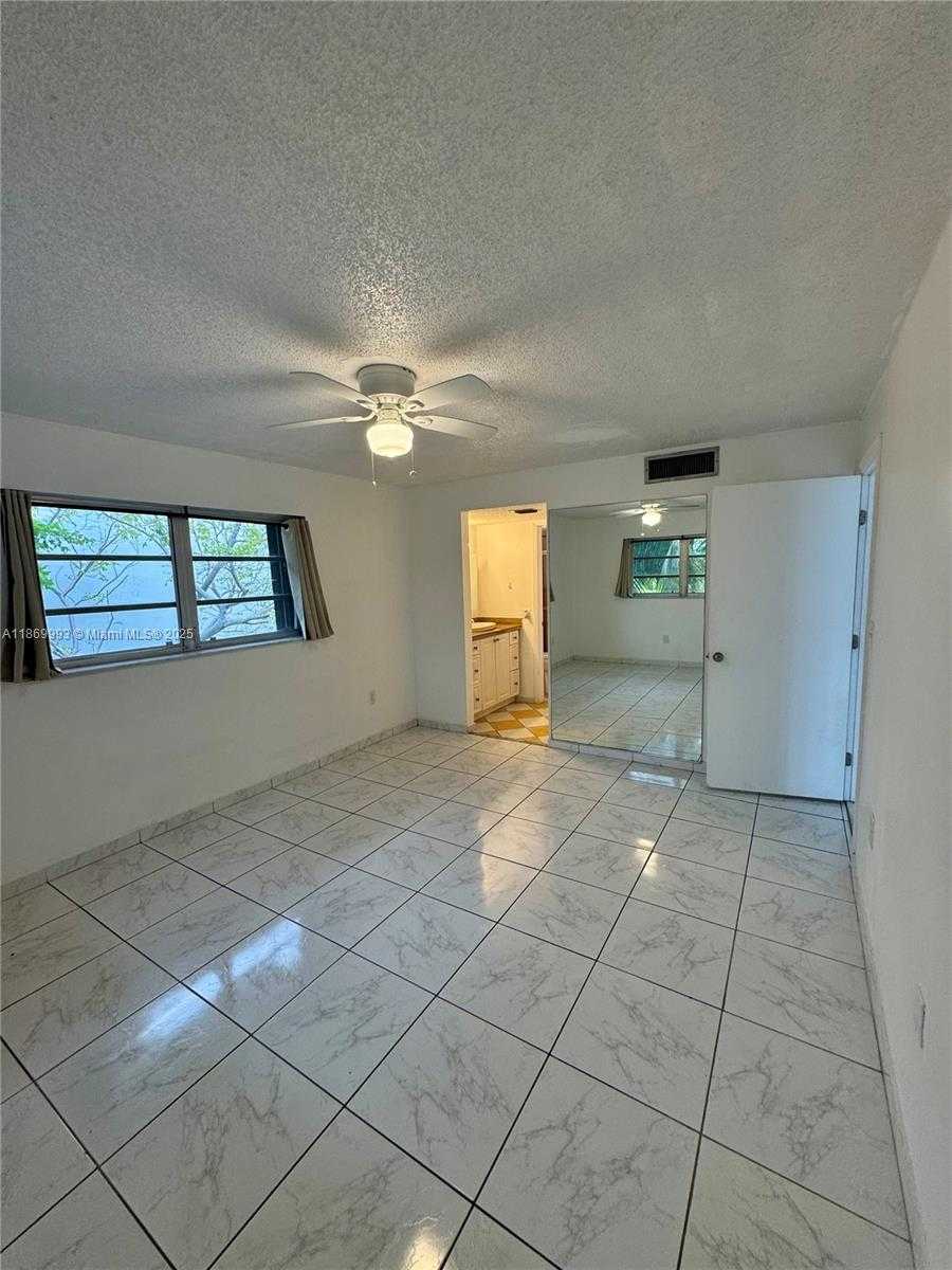 Small Image of 1900 MERIDIAN AVE #301, Miami Beach Number 5