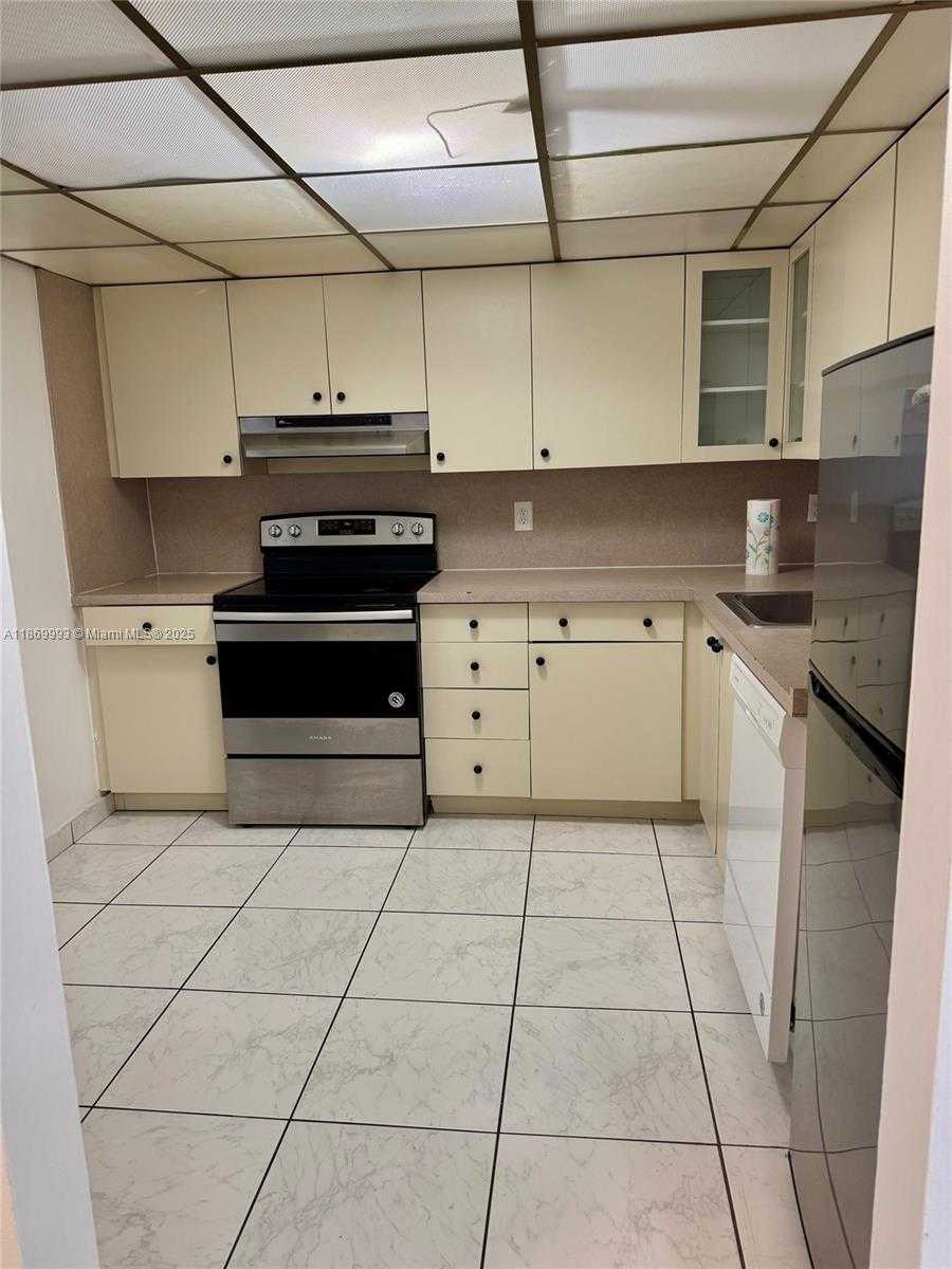 Small Image of 1900 MERIDIAN AVE #301, Miami Beach Number 6