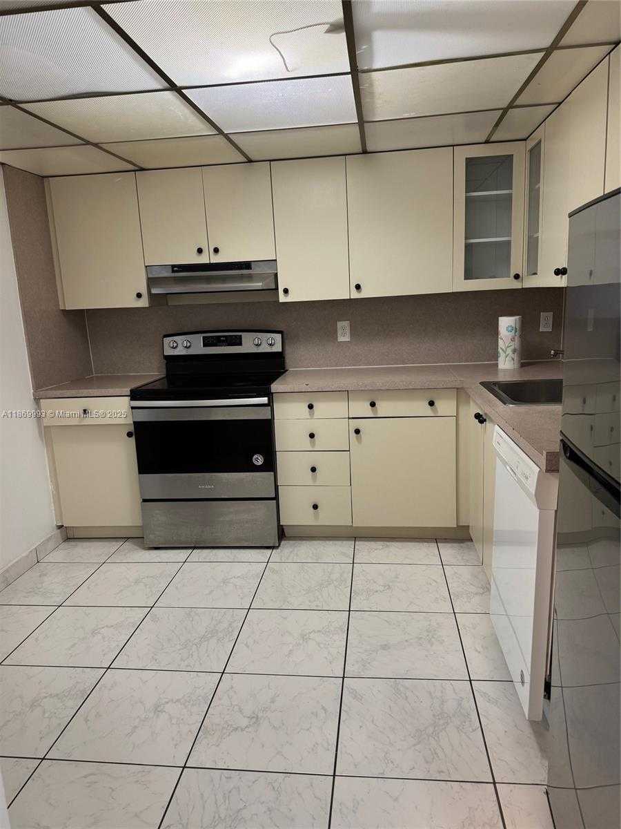 Small Image of 1900 MERIDIAN AVE #301, Miami Beach Number 7