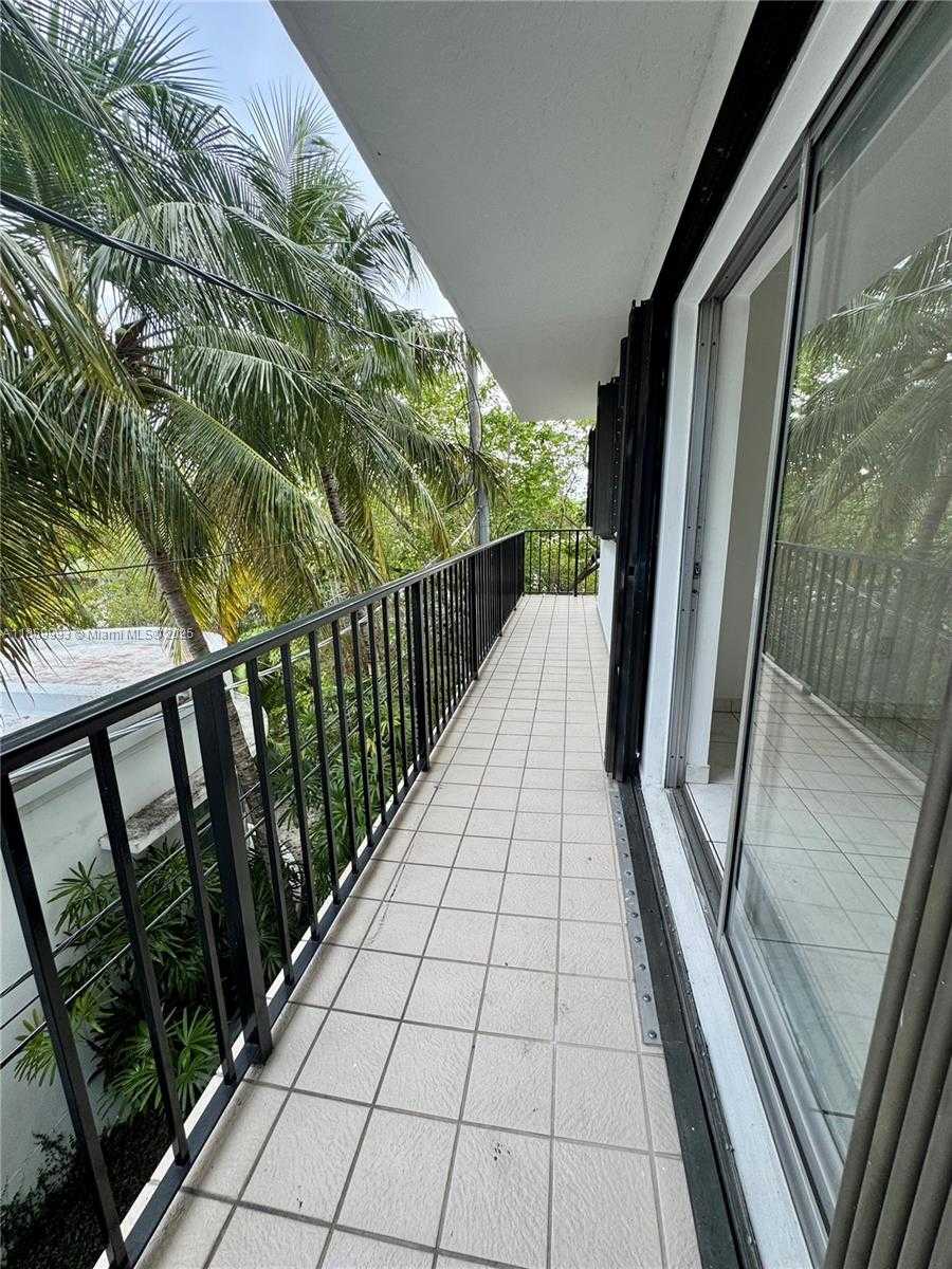 Small Image of 1900 MERIDIAN AVE #301, Miami Beach Number 8
