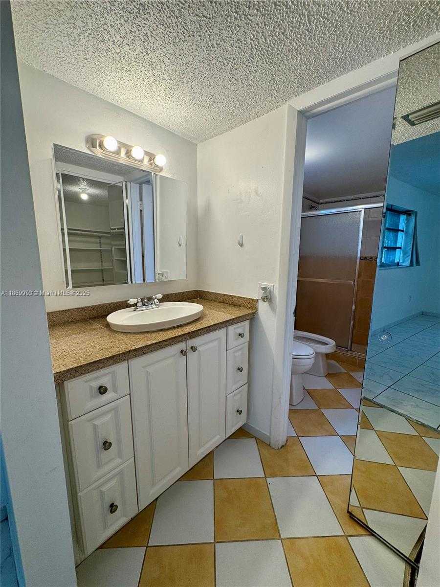 Small Image of 1900 MERIDIAN AVE #301, Miami Beach Number 9