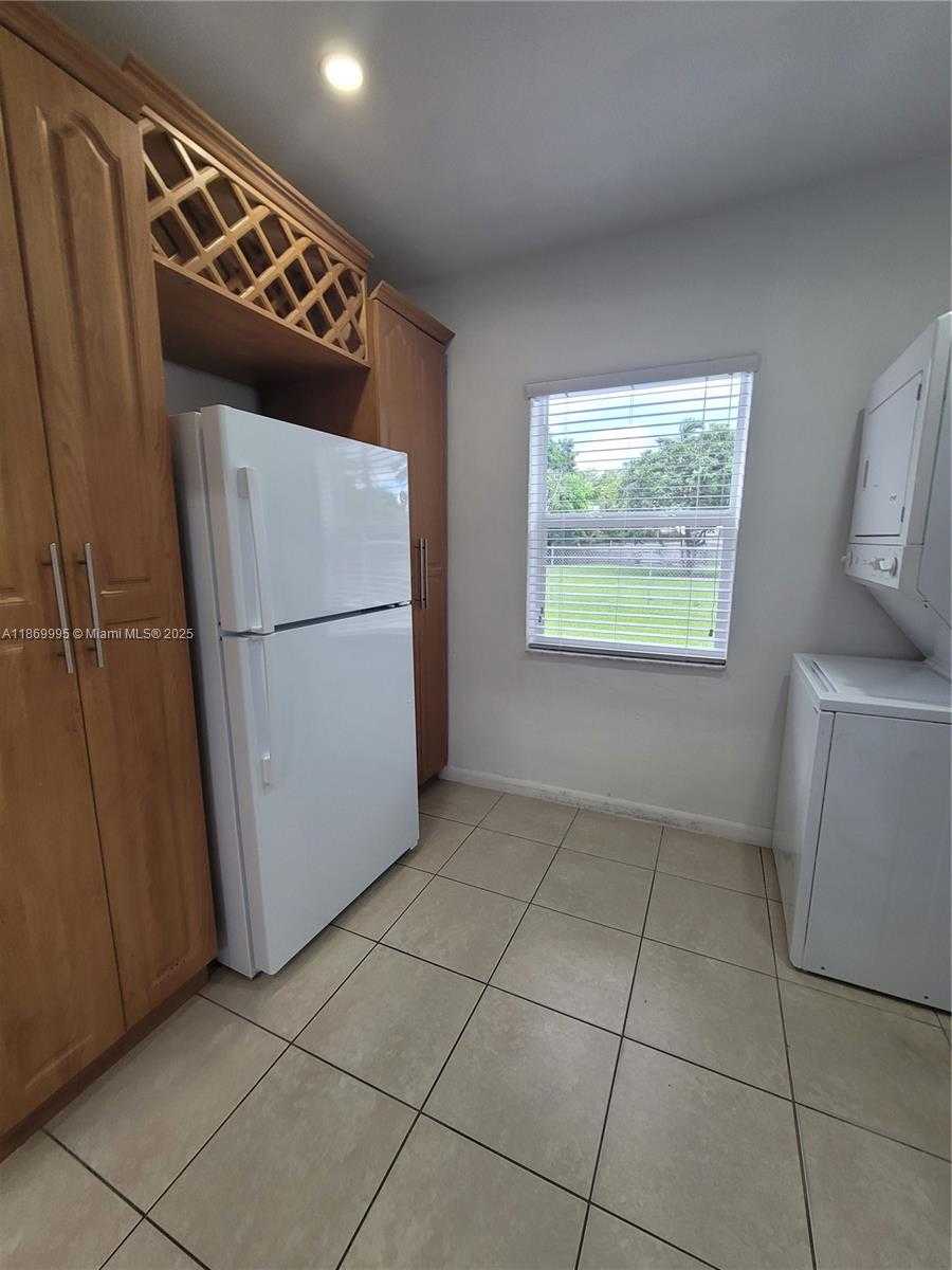 Small Image of 8839 SOUTH WEST 28TH ST, Miami Number 10