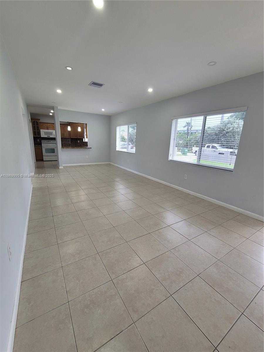 Small Image of 8839 SOUTH WEST 28TH ST, Miami Number 12