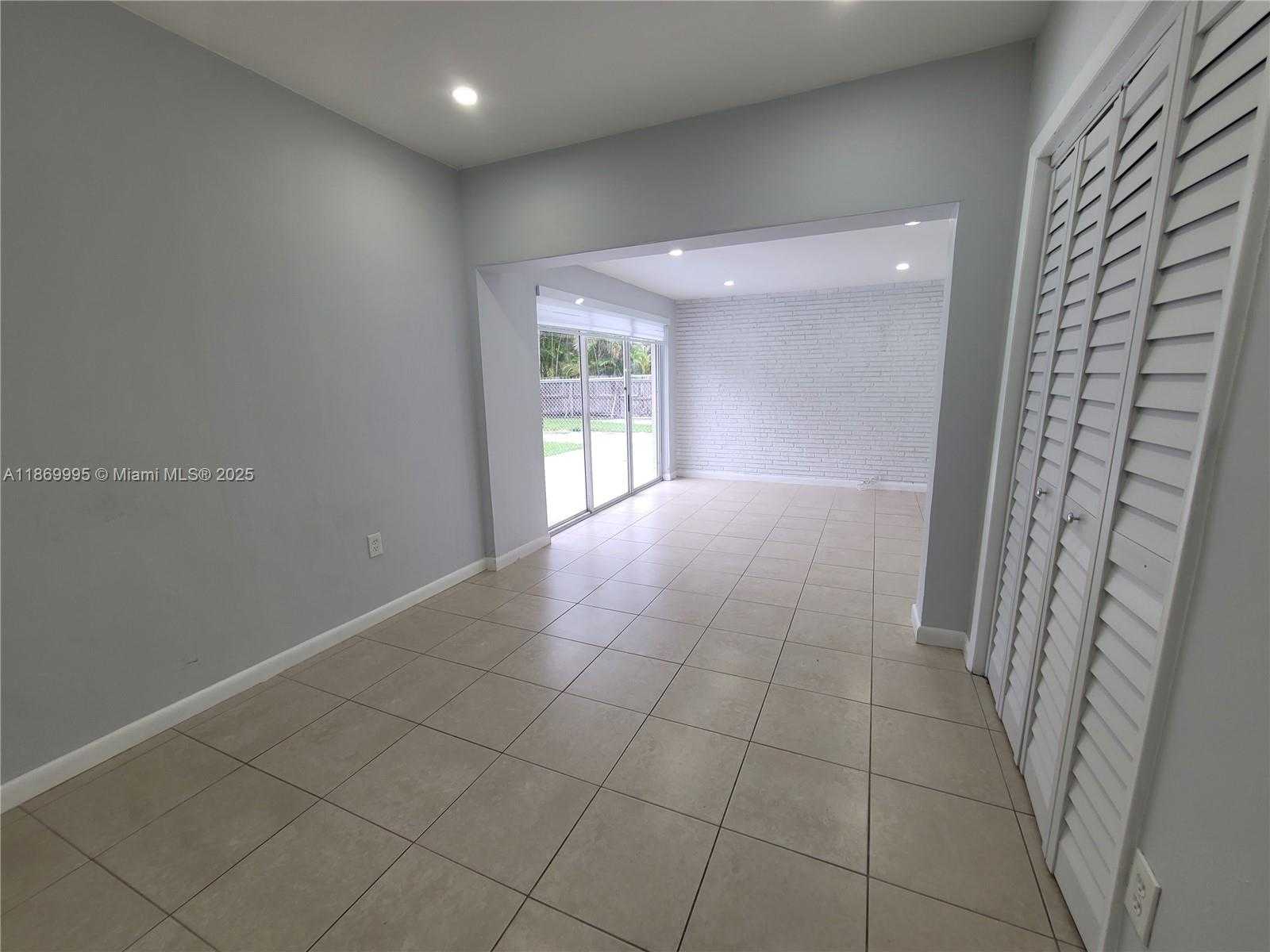 Small Image of 8839 SOUTH WEST 28TH ST, Miami Number 17