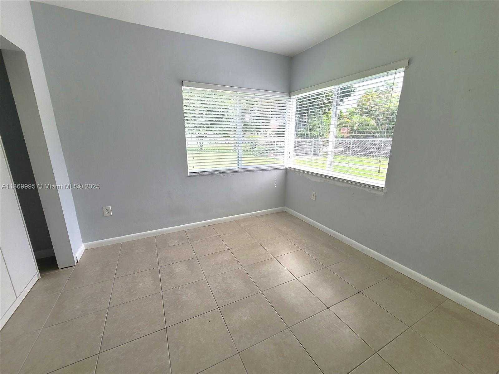 Small Image of 8839 SOUTH WEST 28TH ST, Miami Number 23