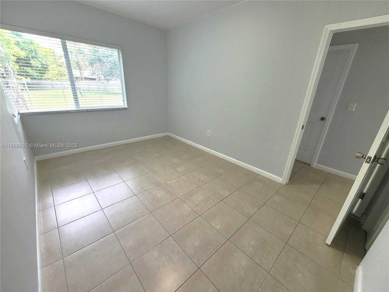 Small Image of 8839 SOUTH WEST 28TH ST, Miami Number 24
