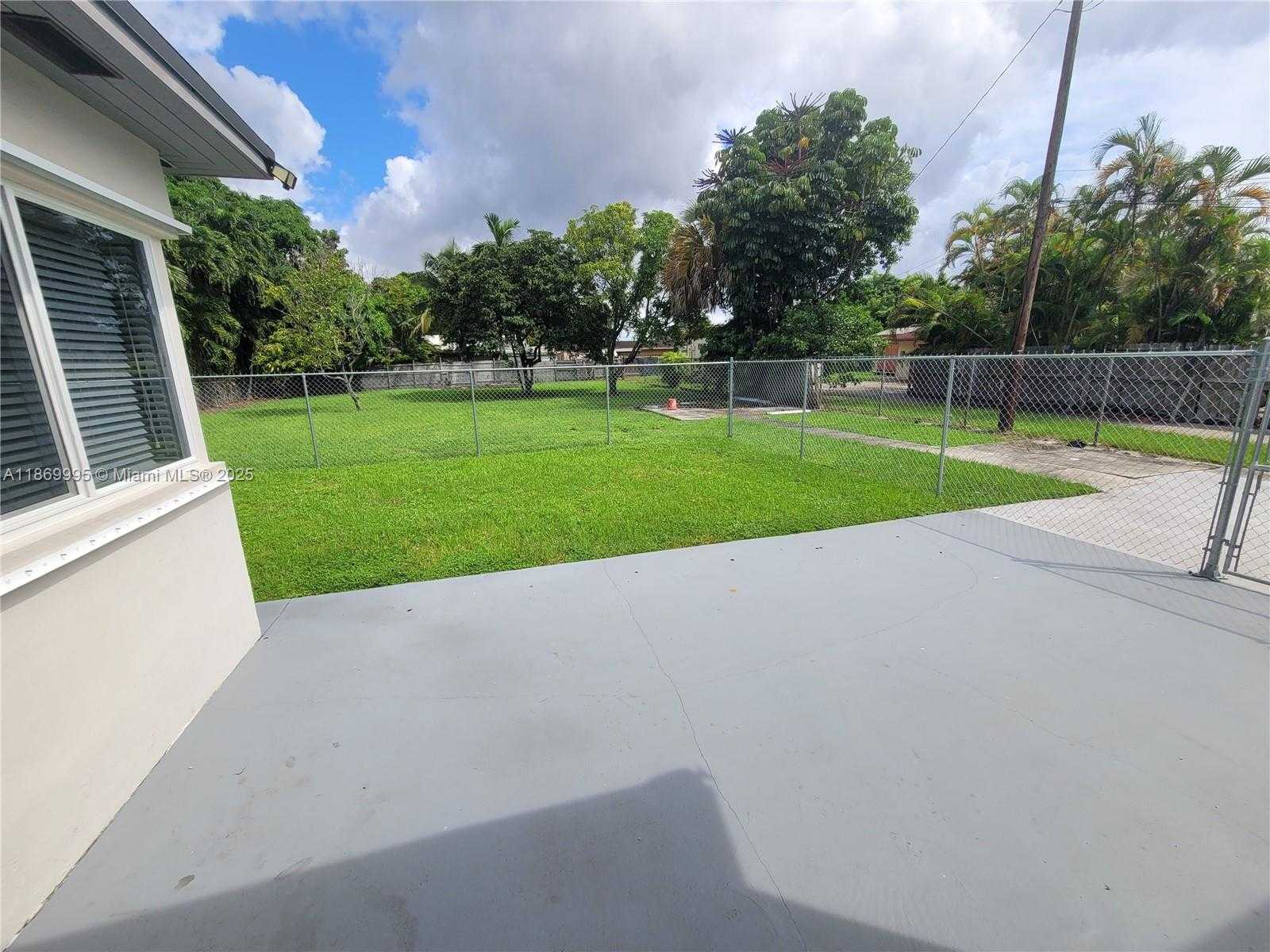 Small Image of 8839 SOUTH WEST 28TH ST, Miami Number 33