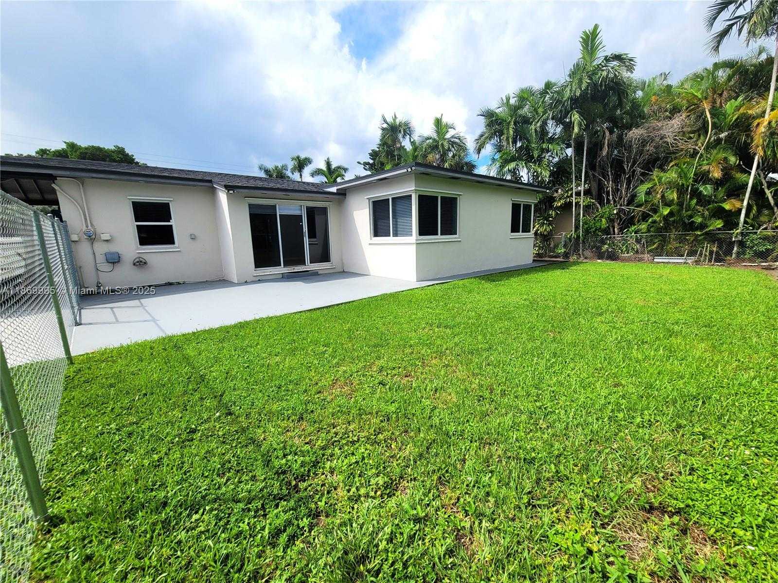 Small Image of 8839 SOUTH WEST 28TH ST, Miami Number 34