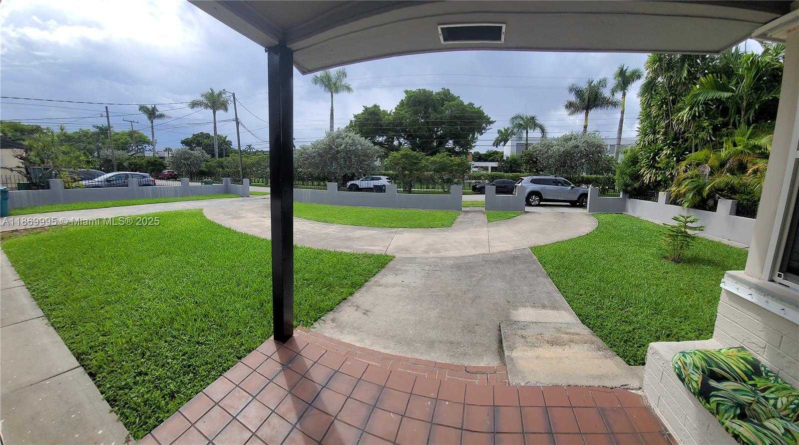 Small Image of 8839 SOUTH WEST 28TH ST, Miami Number 37