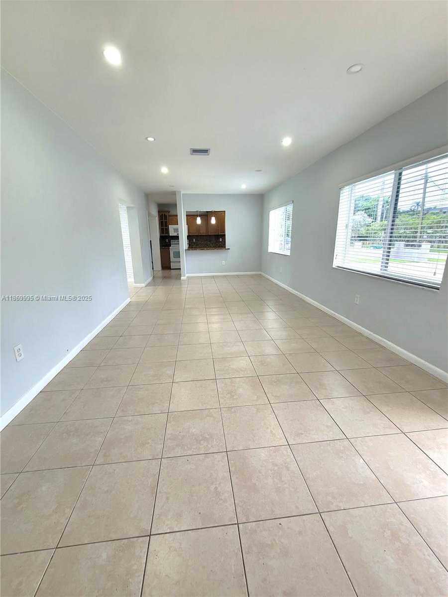 Small Image of 8839 SOUTH WEST 28TH ST, Miami Number 4