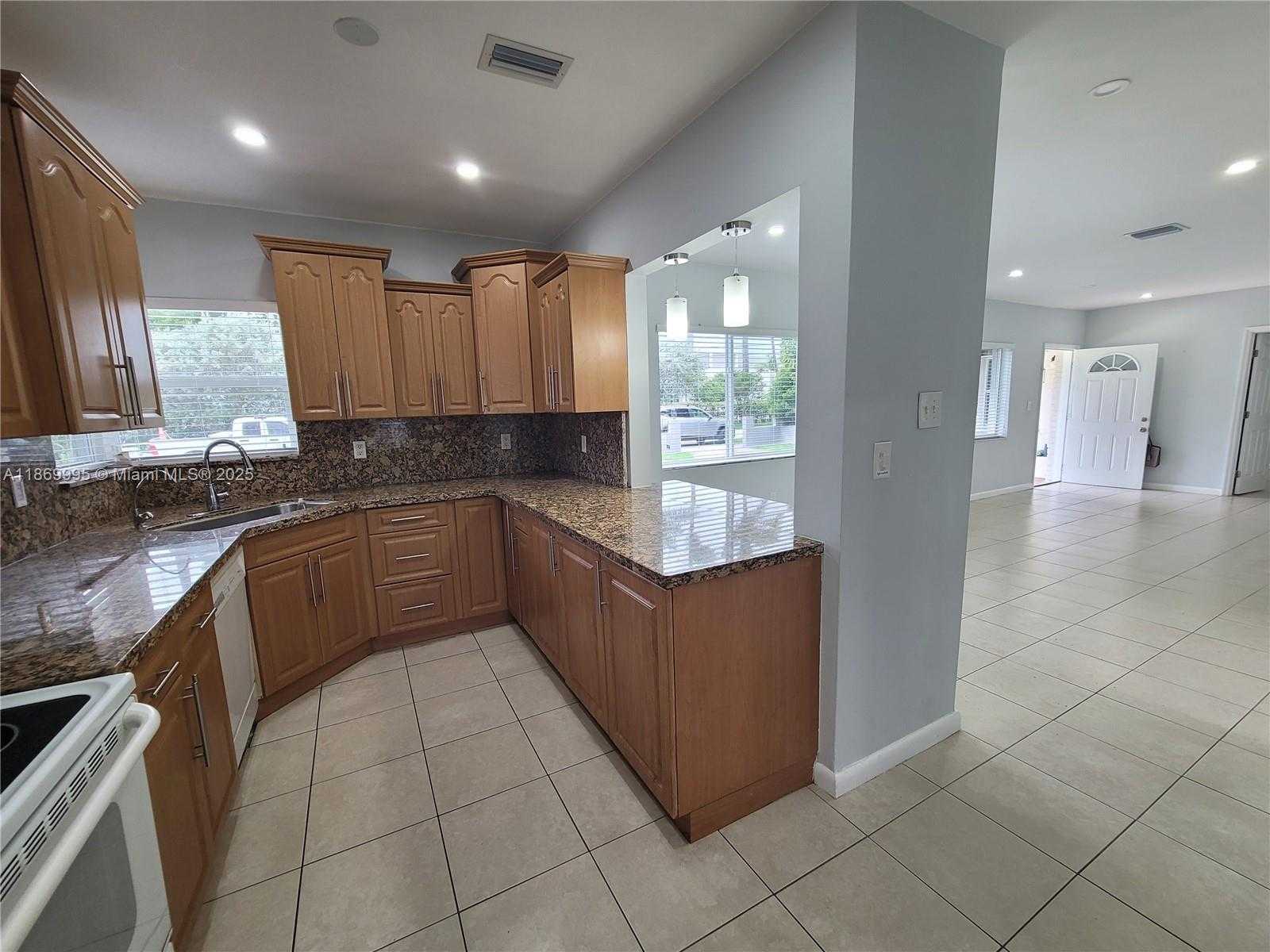 Small Image of 8839 SOUTH WEST 28TH ST, Miami Number 7
