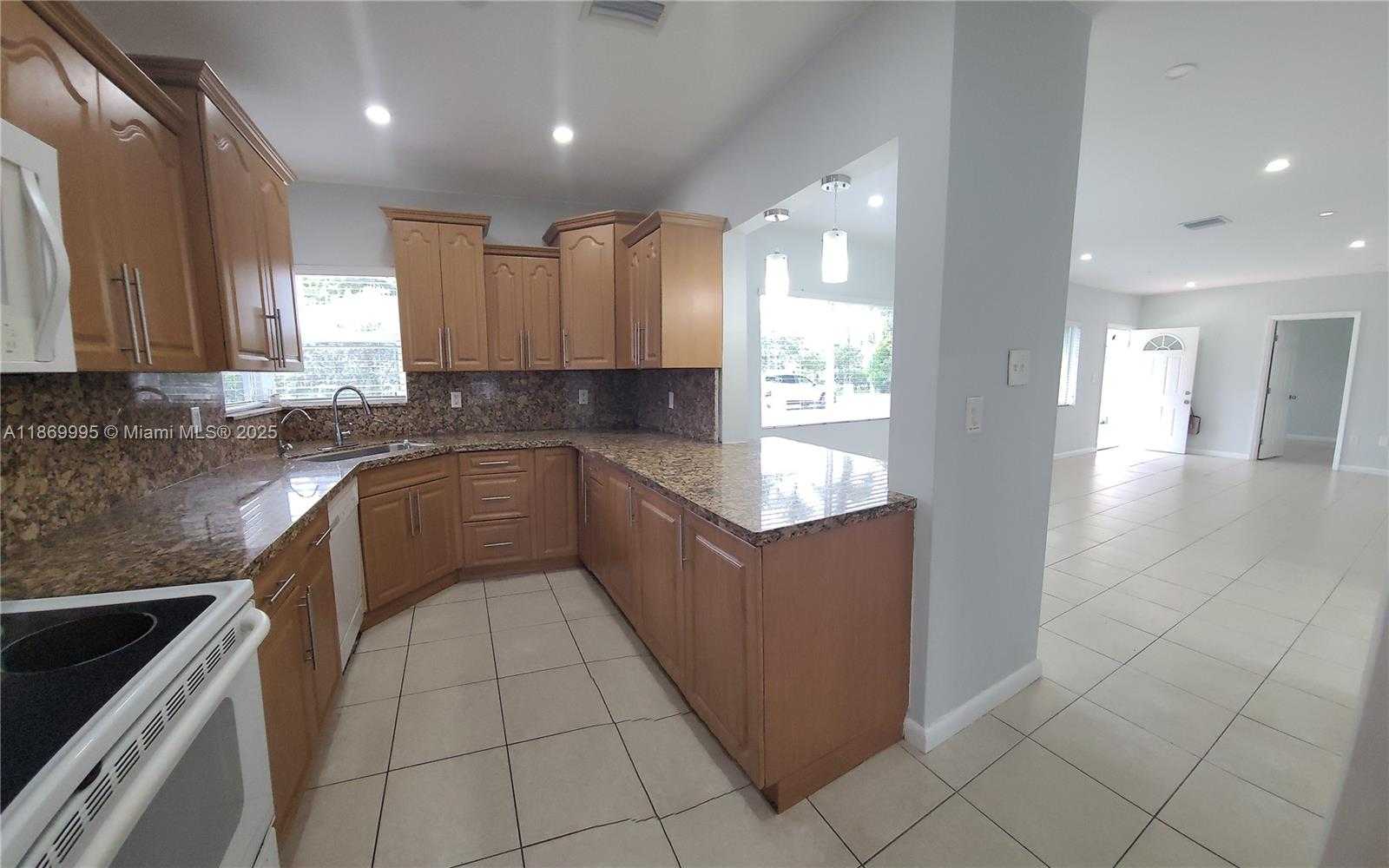 Small Image of 8839 SOUTH WEST 28TH ST, Miami Number 9