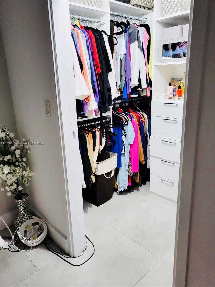 Small Image of 1900 NORTH BAYSHORE DR #3806, Miami Number 32