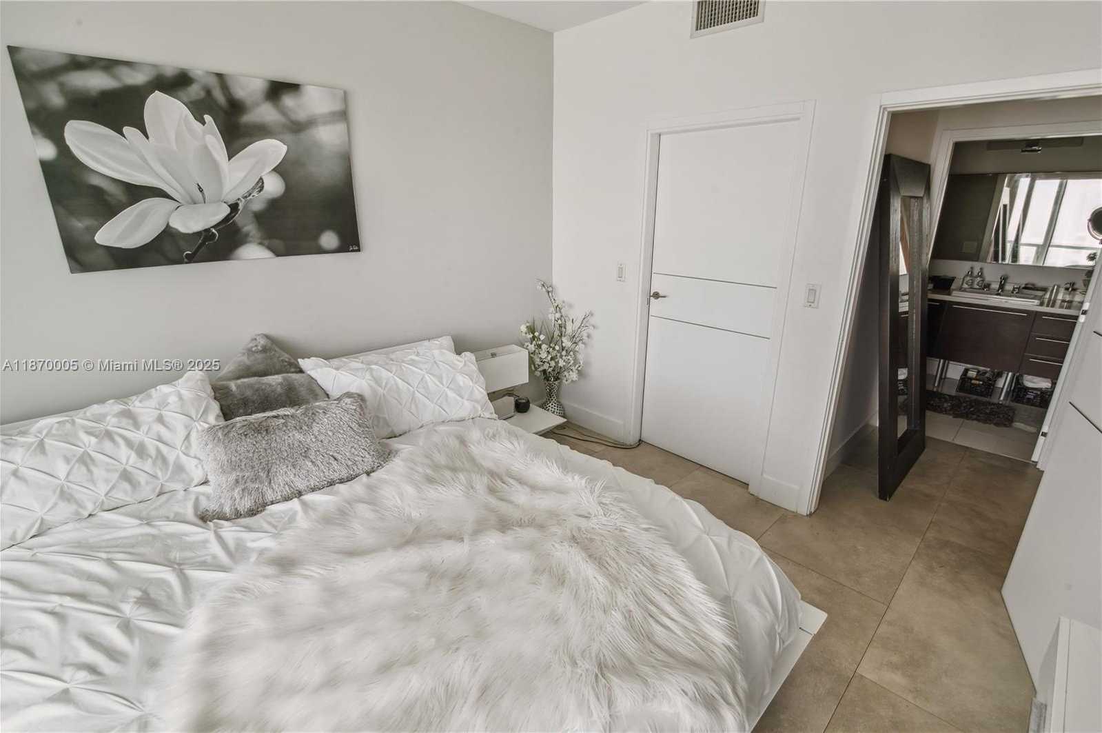 Small Image of 1900 NORTH BAYSHORE DR #3806, Miami Number 9