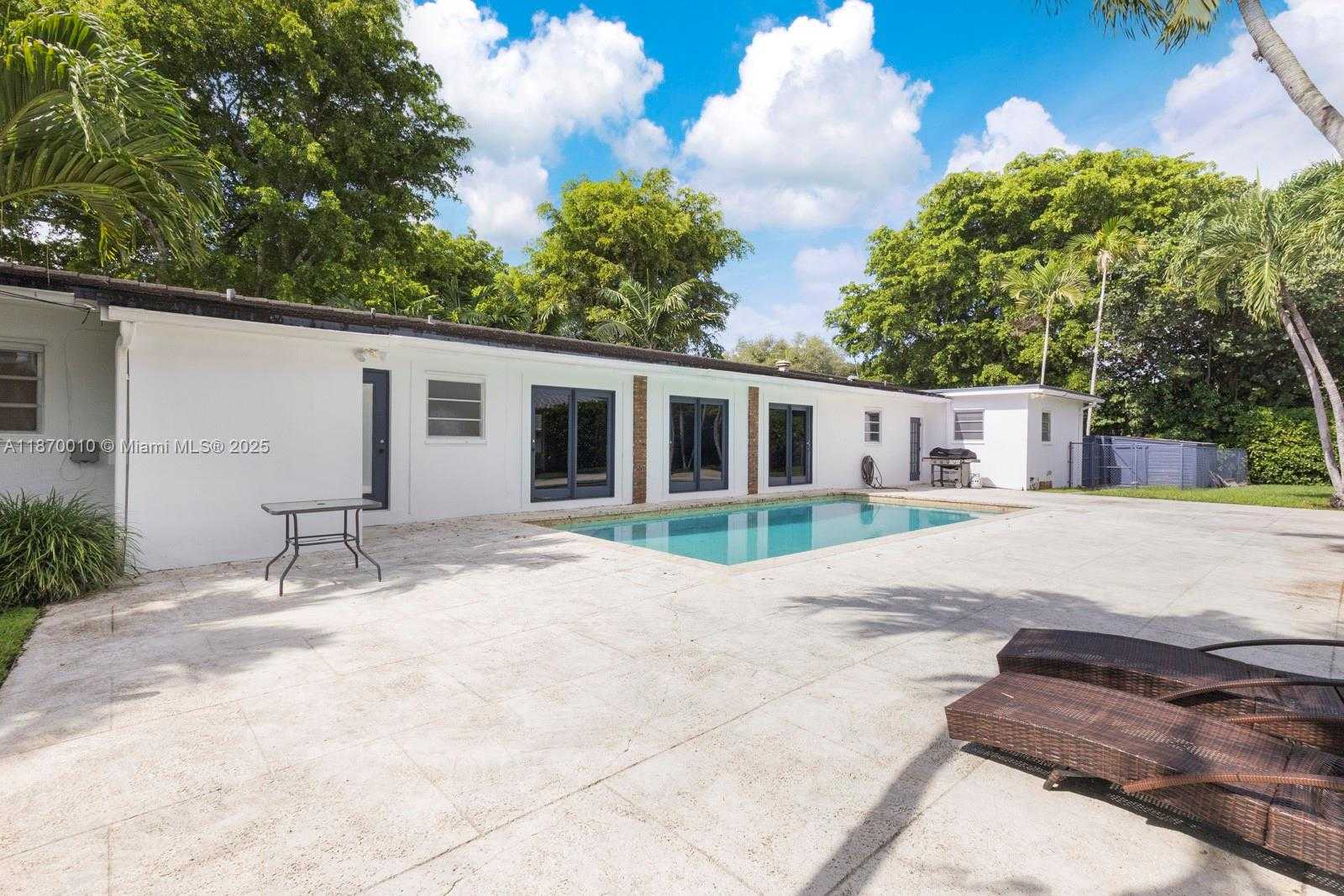 Small Image of 5801 SOUTH WEST 100TH ST, Pinecrest Number 13