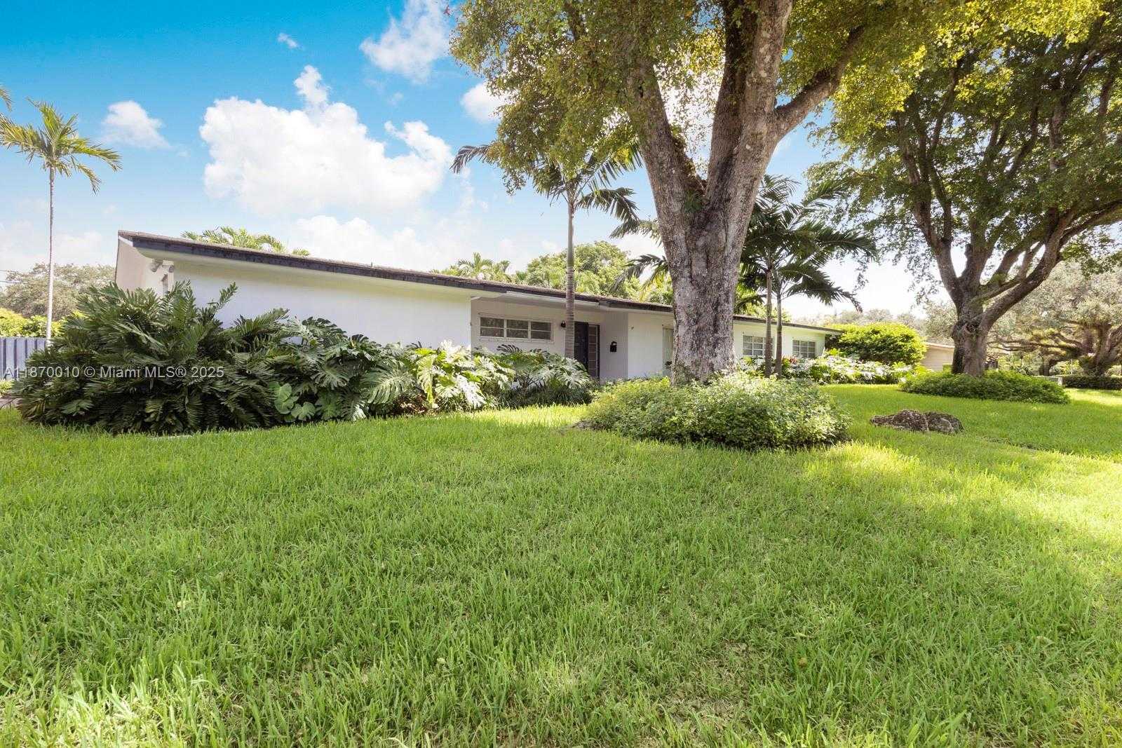 Small Image of 5801 SOUTH WEST 100TH ST, Pinecrest Number 2