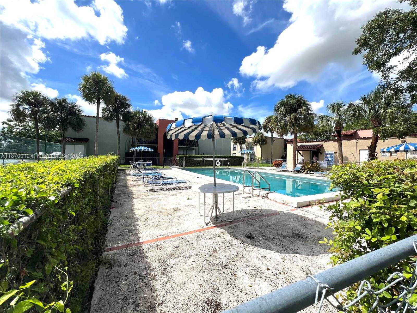 Small Image of 10822 NORTH KENDALL DR #S14, Miami Number 28