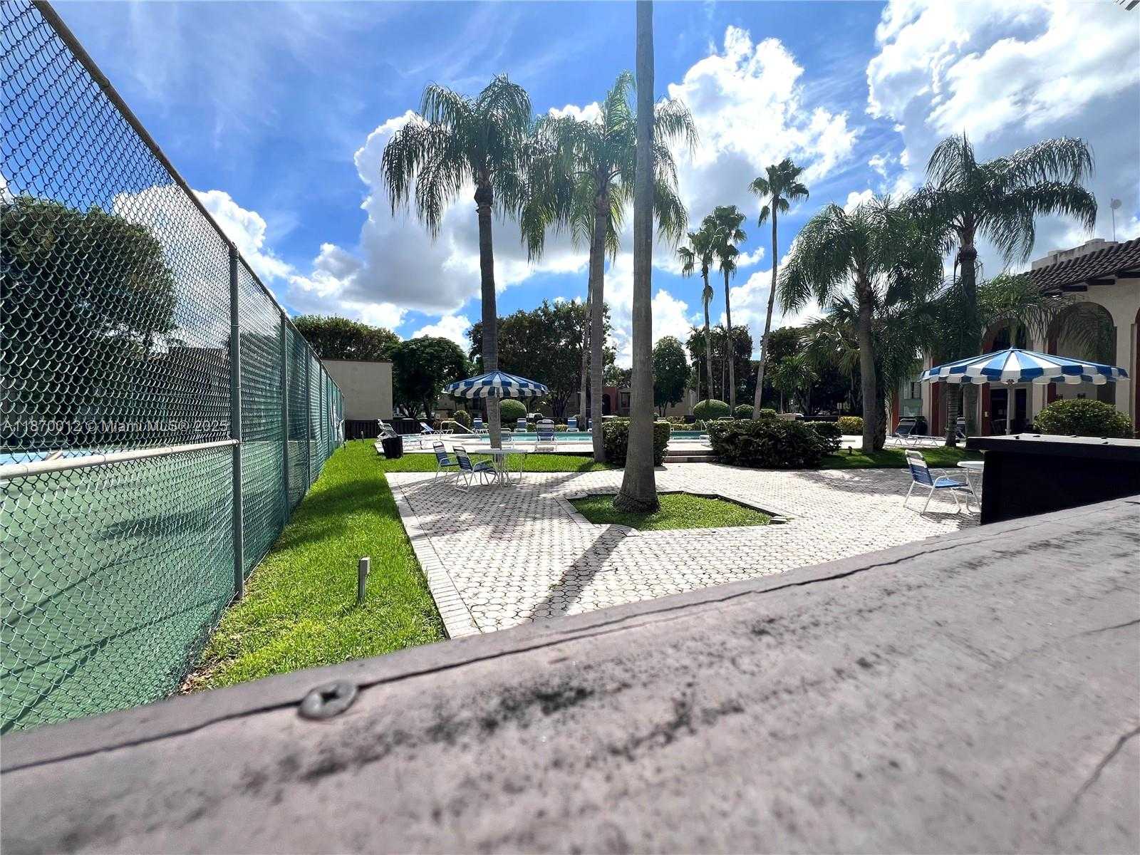 Small Image of 10822 NORTH KENDALL DR #S14, Miami Number 29
