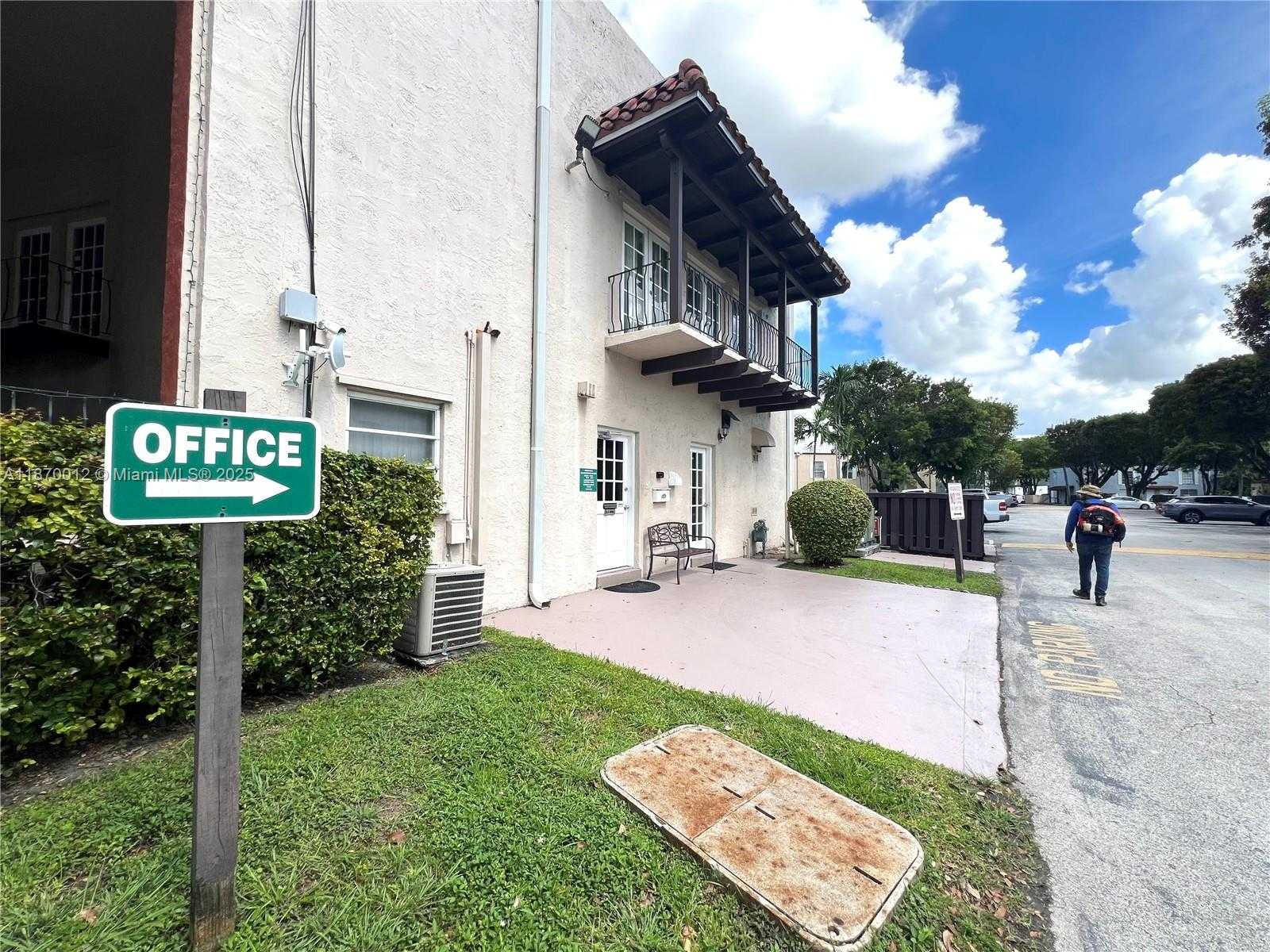 Small Image of 10822 NORTH KENDALL DR #S14, Miami Number 31