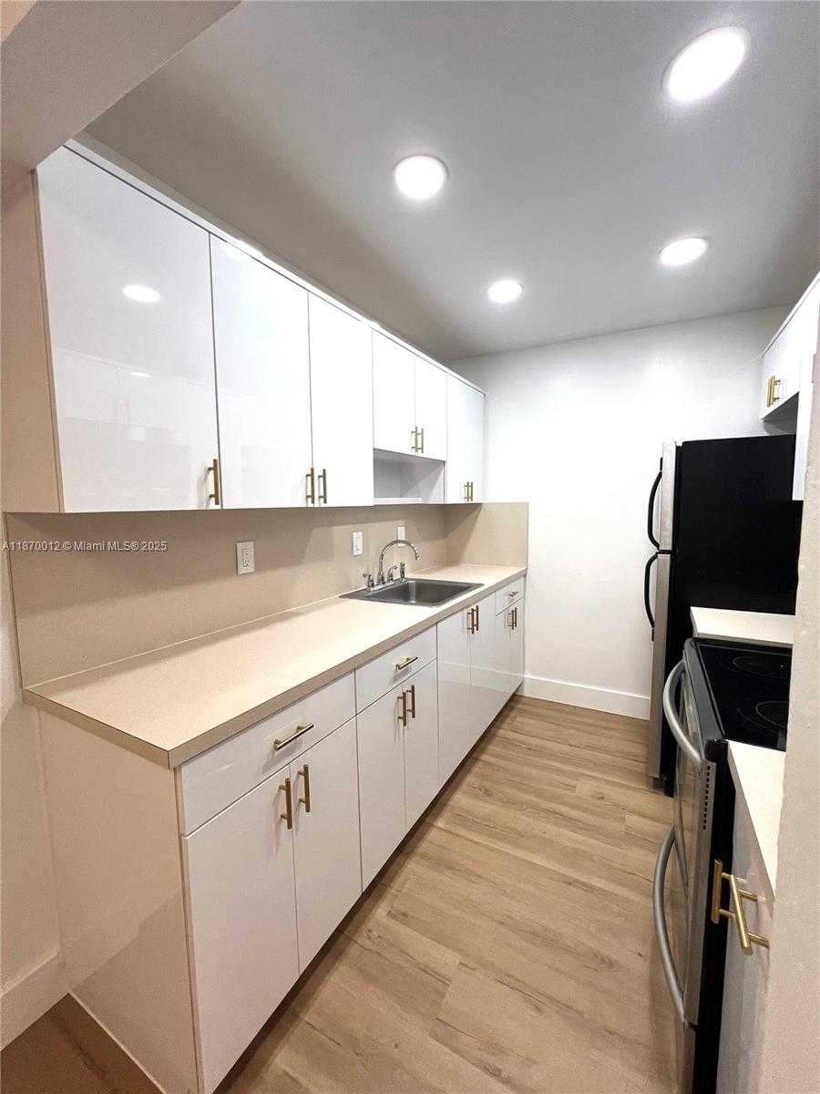 Small Image of 10822 NORTH KENDALL DR #S14, Miami Number 8