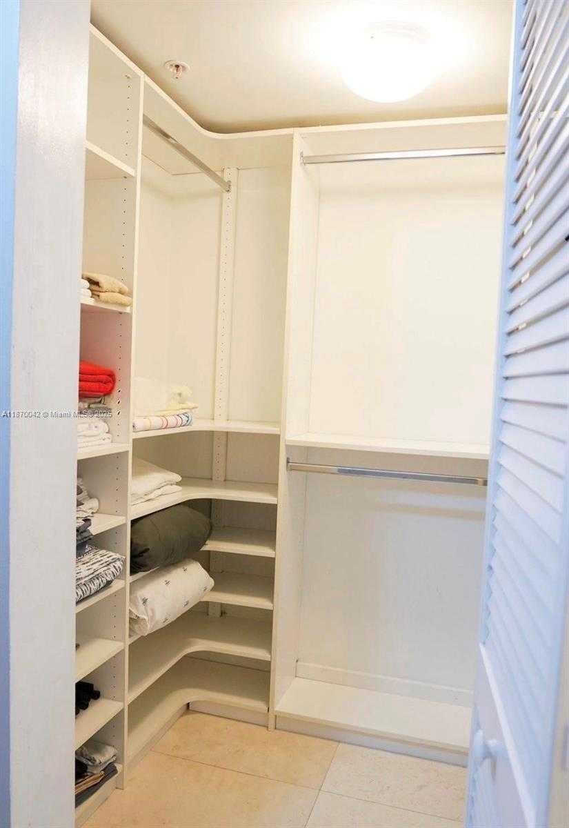 Small Image of 41 SOUTH EAST 5TH ST #705, Miami Number 17
