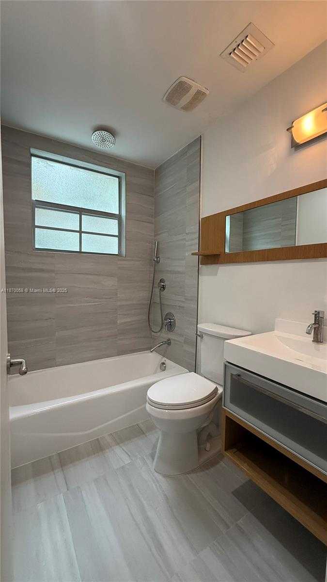 Small Image of 2031 MERIDIAN AVE #6, Miami Beach Number 10