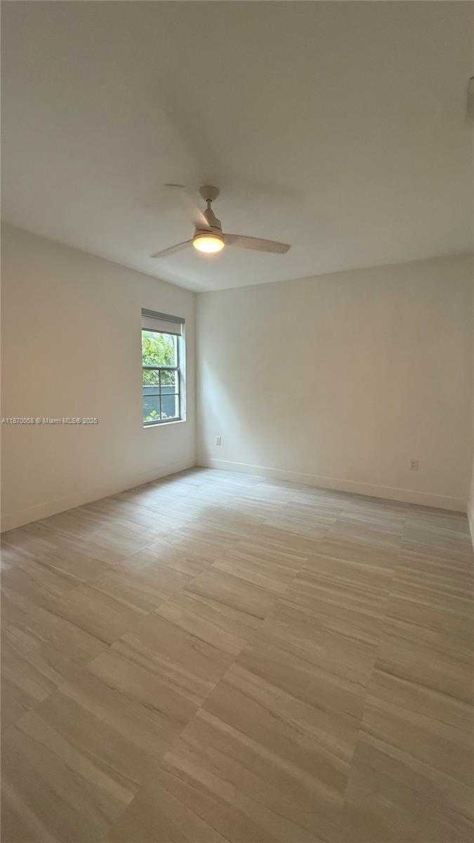Small Image of 2031 MERIDIAN AVE #6, Miami Beach Number 12