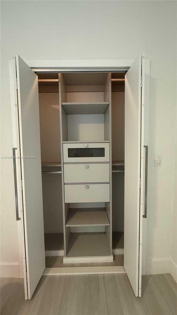 Small Image of 2031 MERIDIAN AVE #6, Miami Beach Number 17