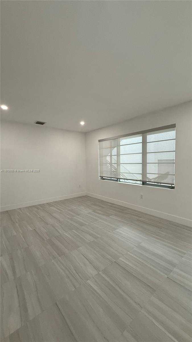 Small Image of 2031 MERIDIAN AVE #6, Miami Beach Number 3
