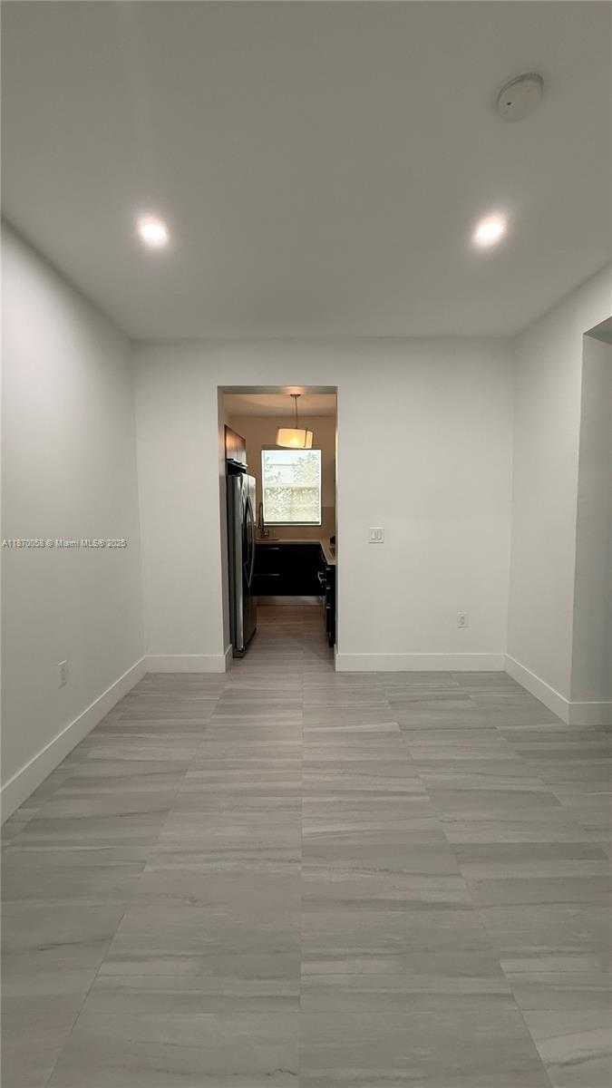 Small Image of 2031 MERIDIAN AVE #6, Miami Beach Number 4