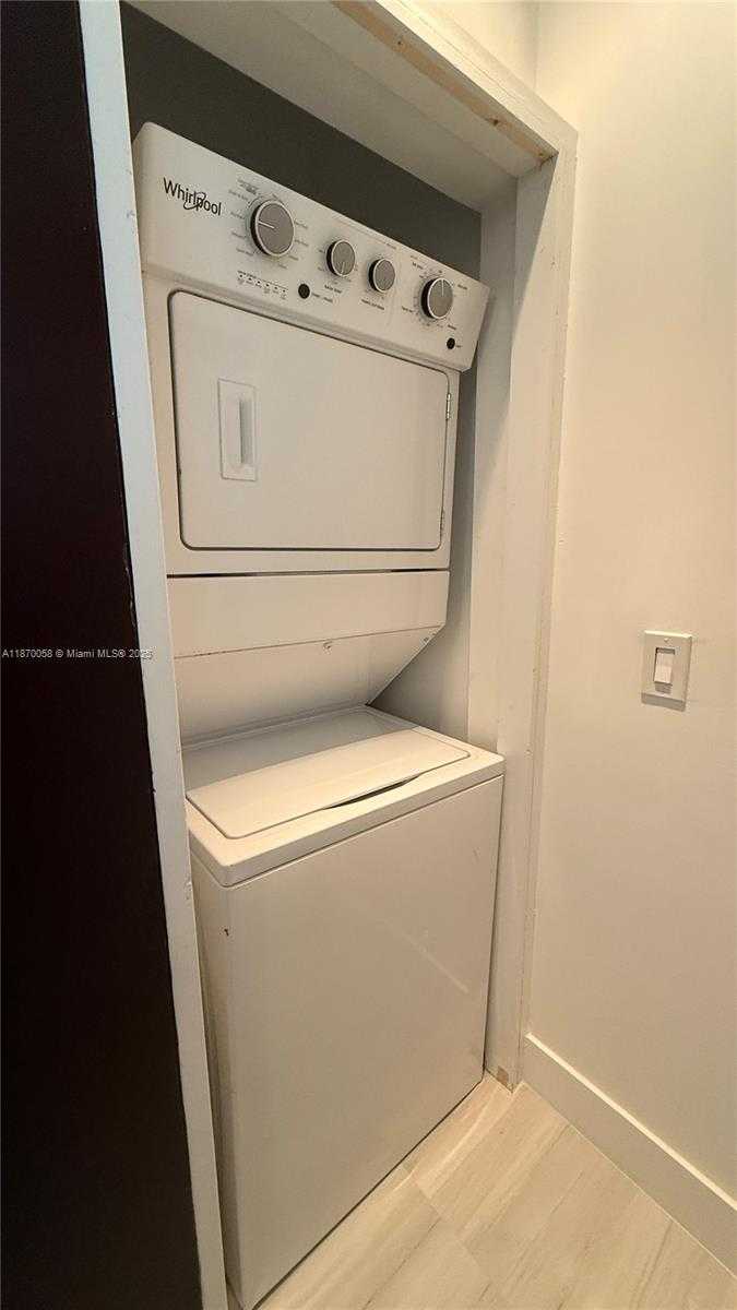 Small Image of 2031 MERIDIAN AVE #6, Miami Beach Number 8