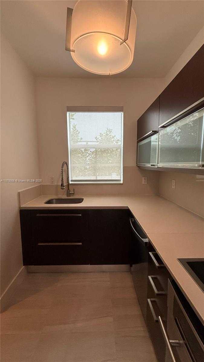 Small Image of 2031 MERIDIAN AVE #6, Miami Beach Number 9