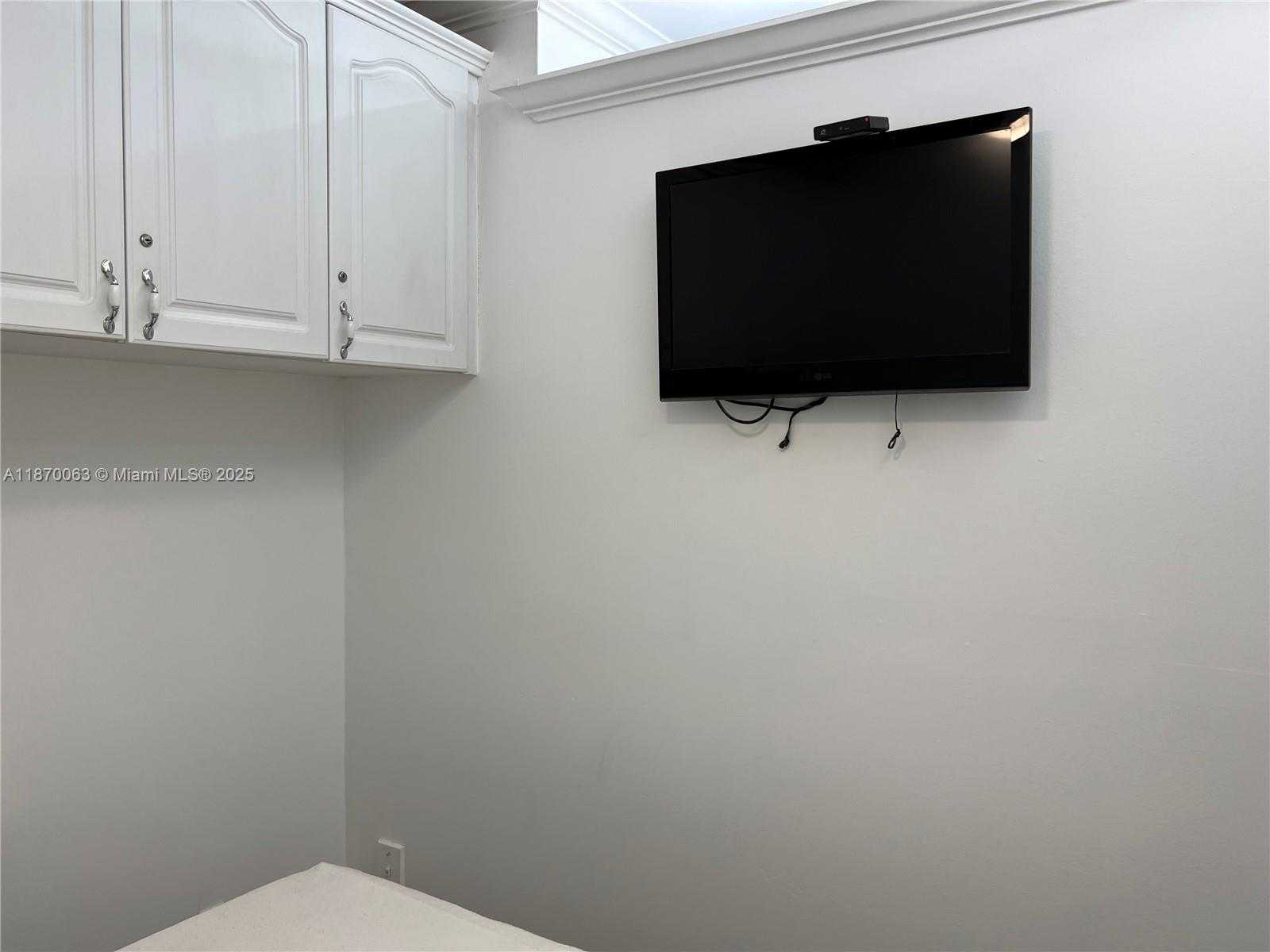 Small Image of 3710 COLLINS AVE #N-103, Miami Beach Number 17