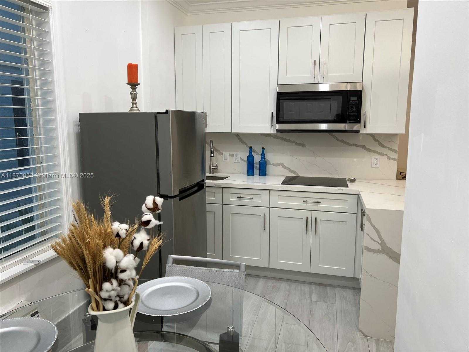 Small Image of 3710 COLLINS AVE #N-103, Miami Beach Number 18