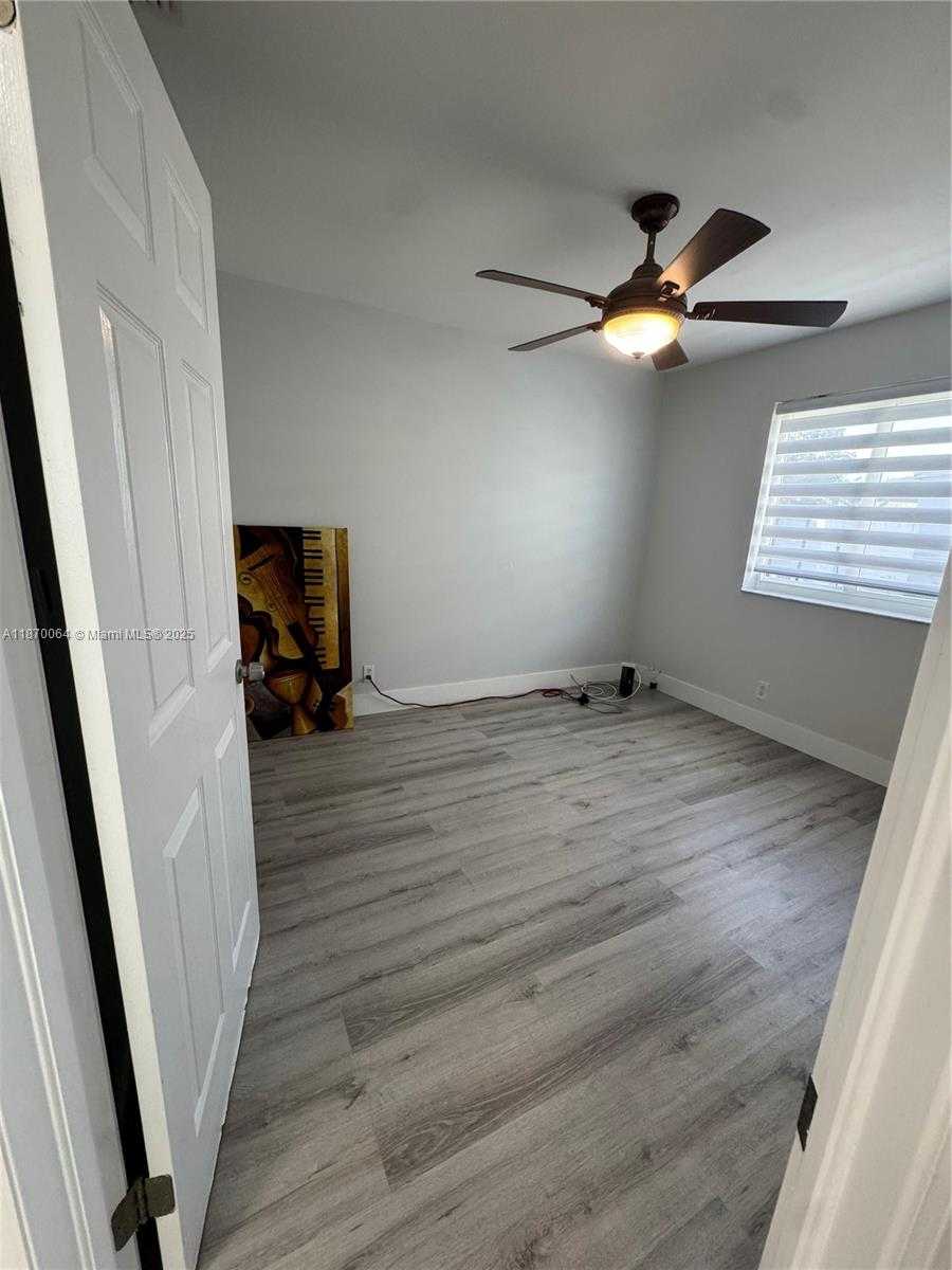 Small Image of 17201 SOUTH WEST 142ND CT #17201, Miami Number 7