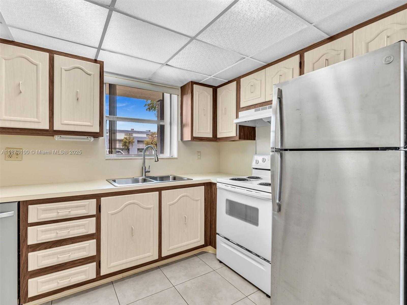 Small Image of 9367 FONTAINEBLEAU BLVD #G104, Miami Number 15