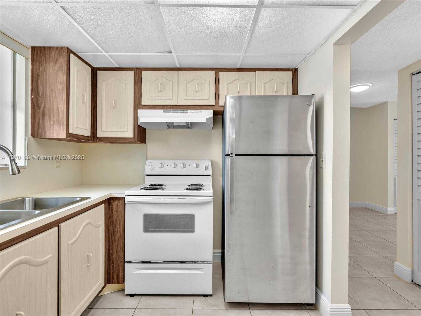 Small Image of 9367 FONTAINEBLEAU BLVD #G104, Miami Number 16