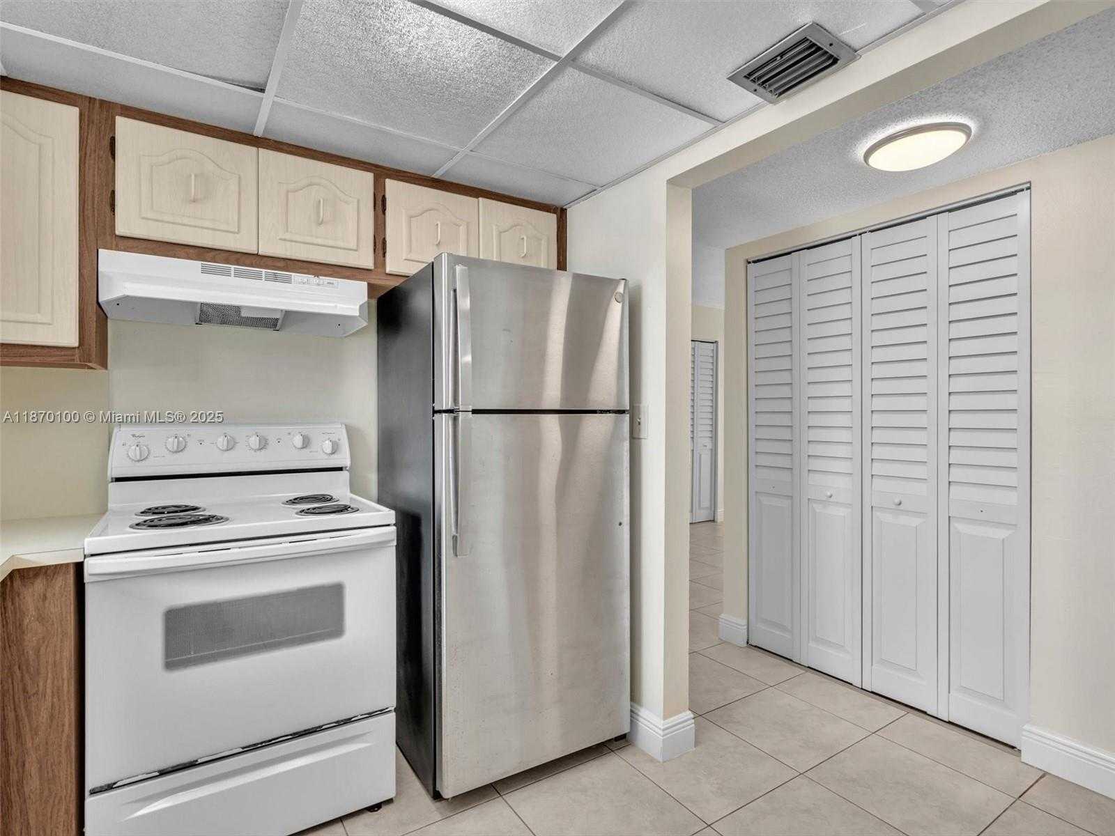 Small Image of 9367 FONTAINEBLEAU BLVD #G104, Miami Number 17