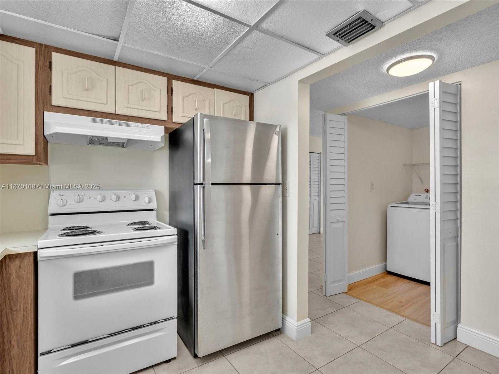 Small Image of 9367 FONTAINEBLEAU BLVD #G104, Miami Number 18