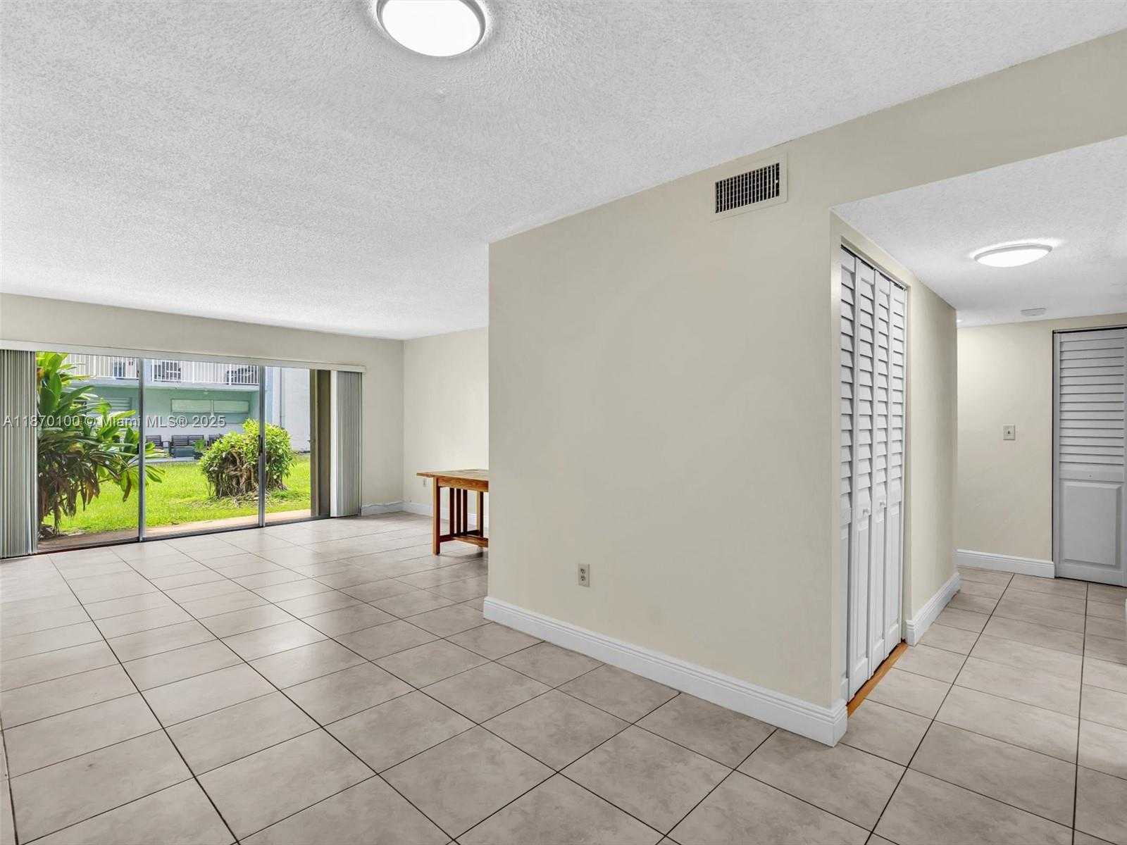 Small Image of 9367 FONTAINEBLEAU BLVD #G104, Miami Number 3