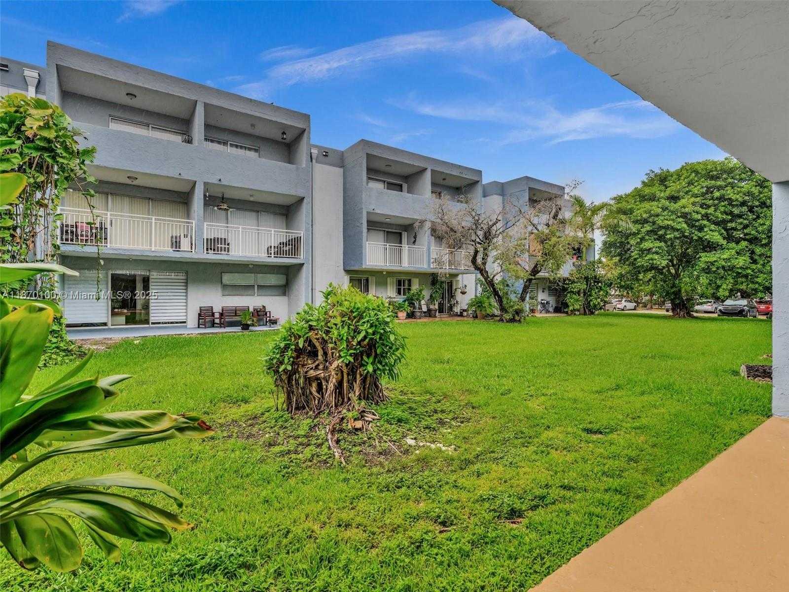 Small Image of 9367 FONTAINEBLEAU BLVD #G104, Miami Number 33