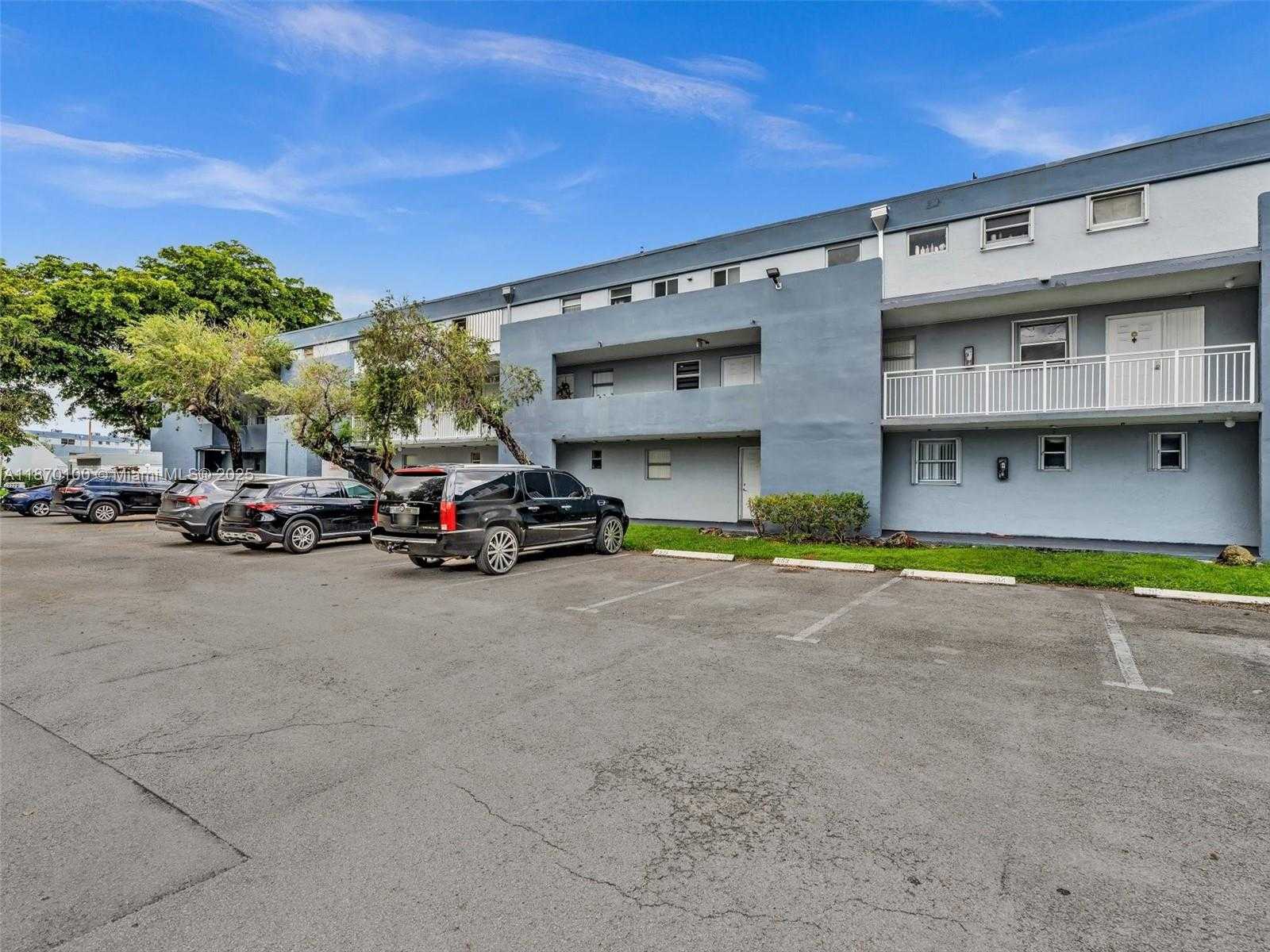 Small Image of 9367 FONTAINEBLEAU BLVD #G104, Miami Number 36