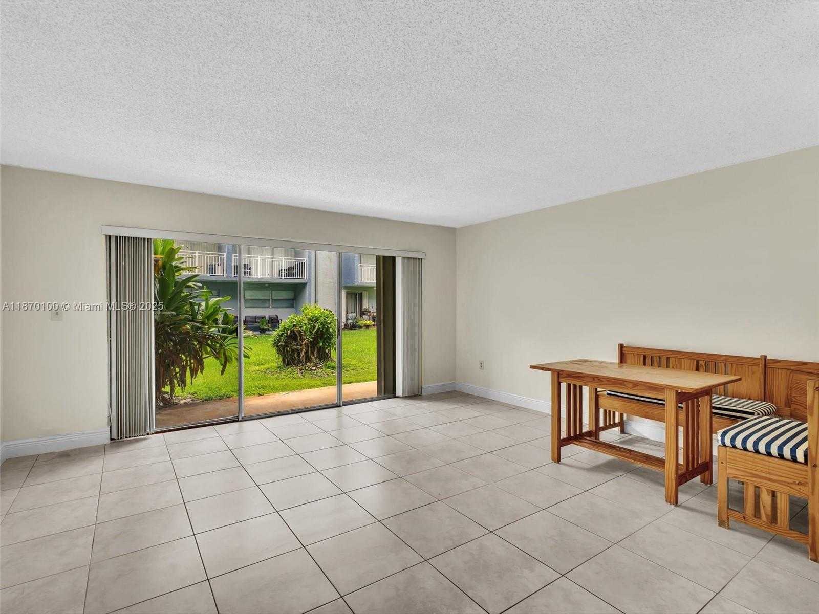 Small Image of 9367 FONTAINEBLEAU BLVD #G104, Miami Number 4